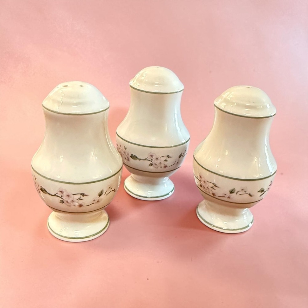 Martha Stewart Everyday Hydrangea Salt Pepper Shaker Set Vintage 3 Piece Ceramic
